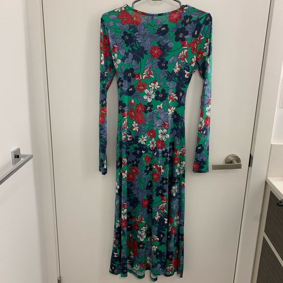 Beautiful NWT Stradivarius dress - Picture 3 of 3